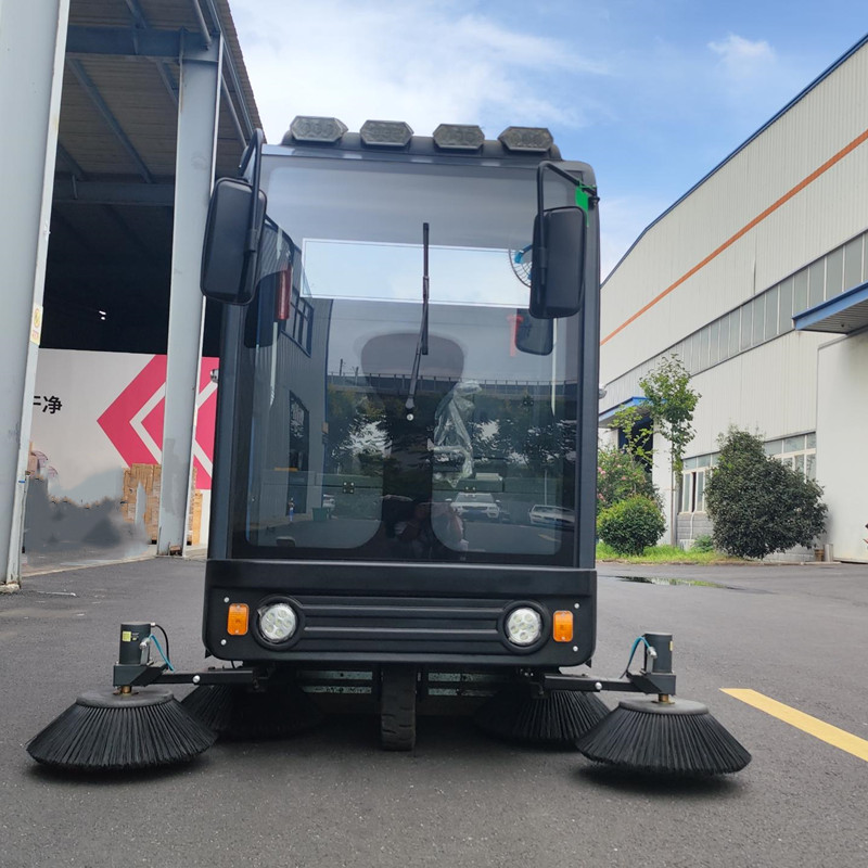 榮事達(dá)駕駛式掃地機(jī)適合什么場合使用,性價(jià)比怎么樣.jpg